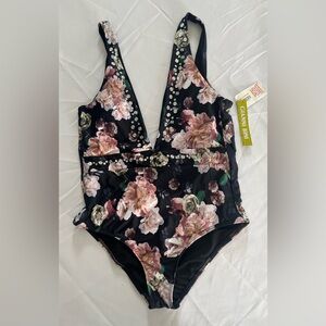 Gianni Bini One Piece Swim suit Size medium Black floral print plus a fre…